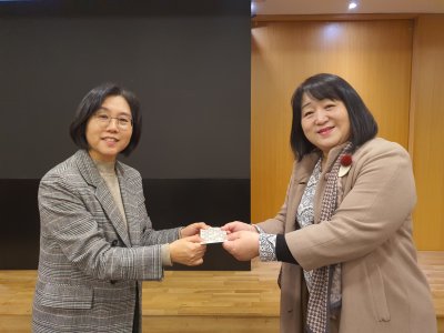 [천승(성동)] 천승지부 "마포지부장, 성동지부장에게 이임에 따라 선물전달"(2026/02)