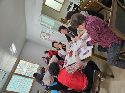 [청주지부] 노인정 봉사활동(치매예방 운동과 그림 그리기)
