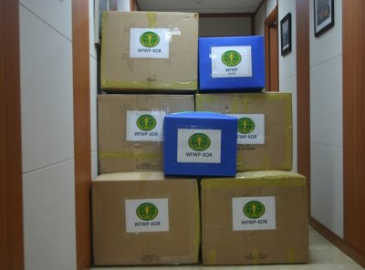 네팔 지진피해 난민촌에 구호물품 전달