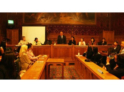 영국지부  여성의 리더십과 탄력을 받고 있는 양성평등의 의제